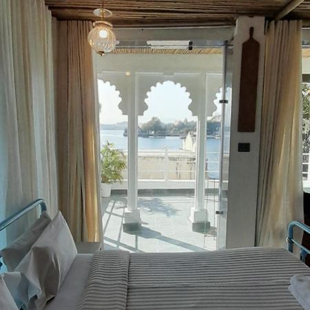 Paddy'S Loft The Lake View Hostel ウダイプル エクステリア 写真